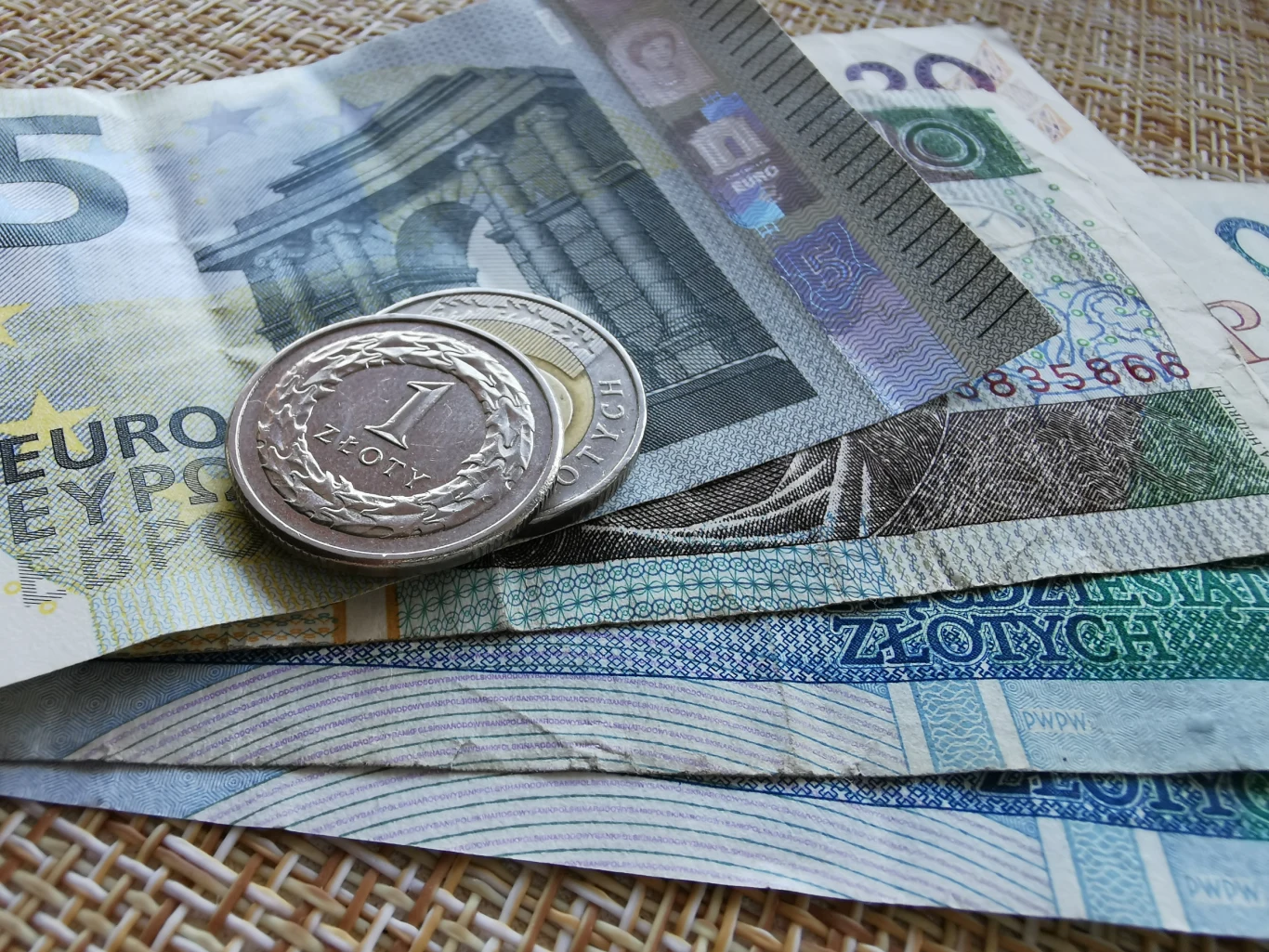 Kursy walut. Ile kosztują euro, dolar i frank w poniedziałek, 1 września? Kursy walut. Ile kosztują euro, dolar i frank w poniedziałek, 1 września?