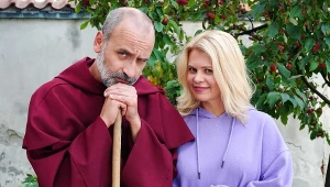 Sławka (Ewelina Serafin) odkryje, że Kornel (Jakub Bohosiewicz) uciekł mafii i ukrywa się w... klasztorze