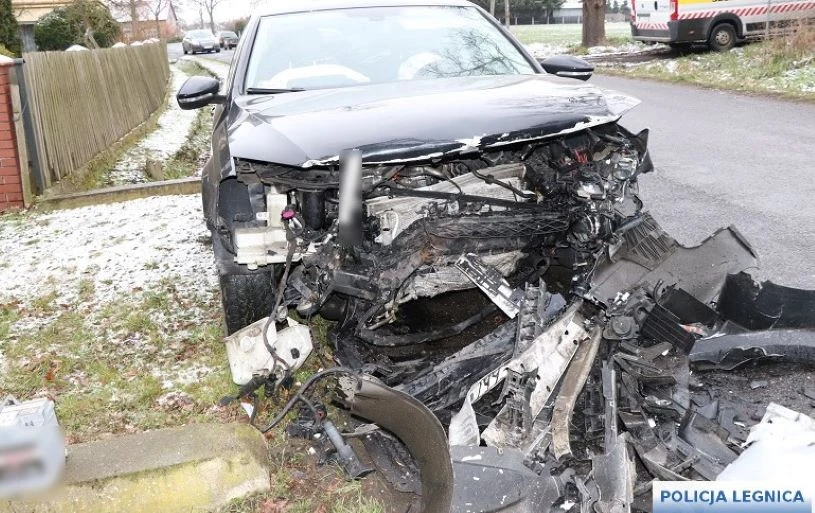 Kierująca Volkswagenem trafiła do szpitala. Sprawca zdarzenia był pod wpływem narkotyków.