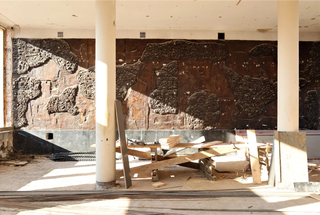 Mozaika w budynku dworca PKP w Rzeszowie Mozaika w budynku dworca PKP w Rzeszowie