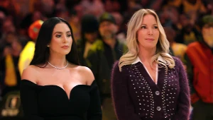 Vanessa Bryant (z lewej) i Jeannie Buss