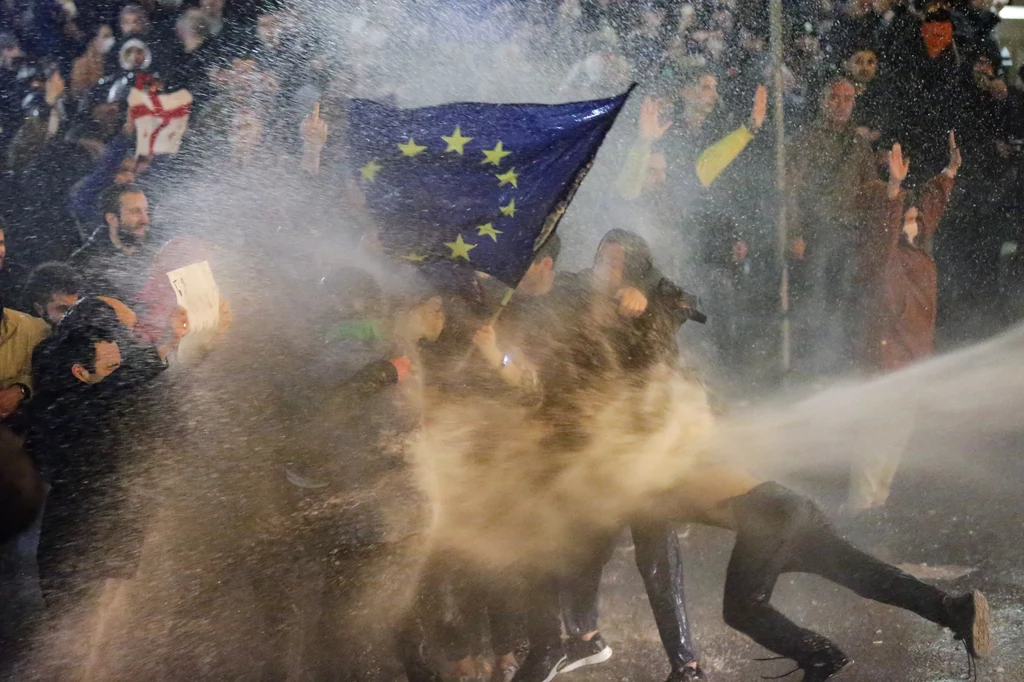 Protesty w Gruzji. To efekt przyjęcia przez parlament kontrowersyjnej ustawy o "agentach zagranicznych"   