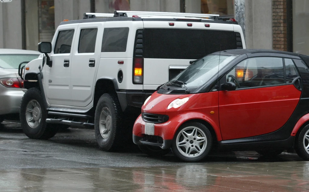 SUV-y niczym czołgi. Świat idzie po rozum do głowy? 