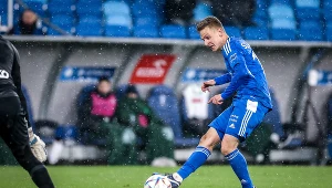 Śnieg nie przeszkodził, na piasku Wisła ograła w Płocku Wartę