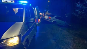 Uciekał przed policją i próbował staranować radiowóz. Padły strzały