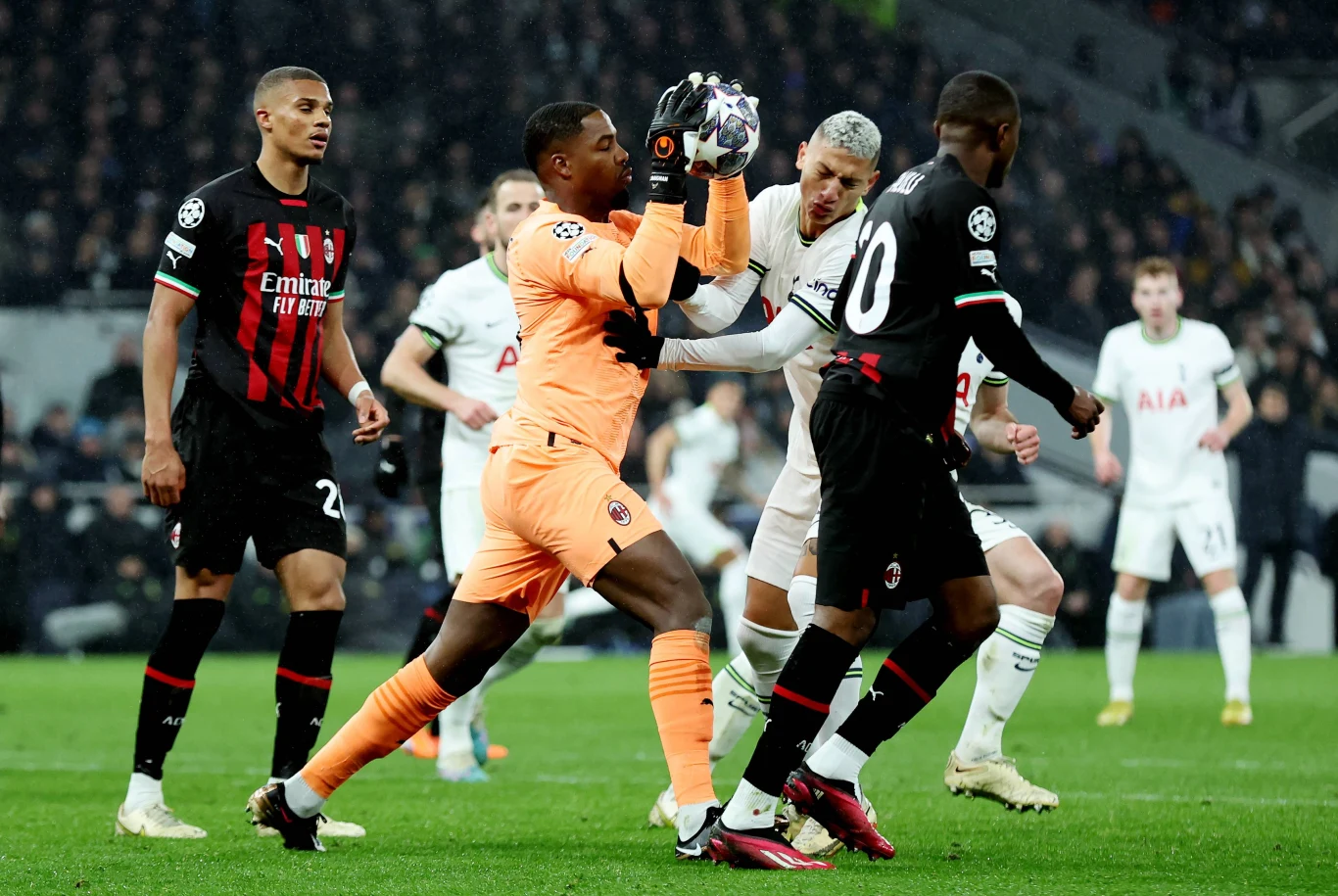 Tottenham odpadł z Ligi Mistrzów w rywalizacji z AC Milan Tottenham odpadł z Ligi Mistrzów w rywalizacji z AC Milan