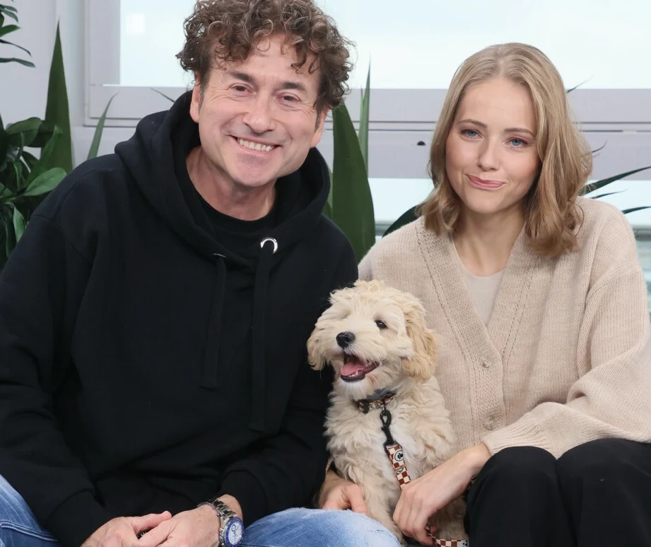 Agata i Piotr Rubikowie ze swoim pieskiem Coorgee'm. Agata i Piotr Rubikowie ze swoim pieskiem Coorgee'm.