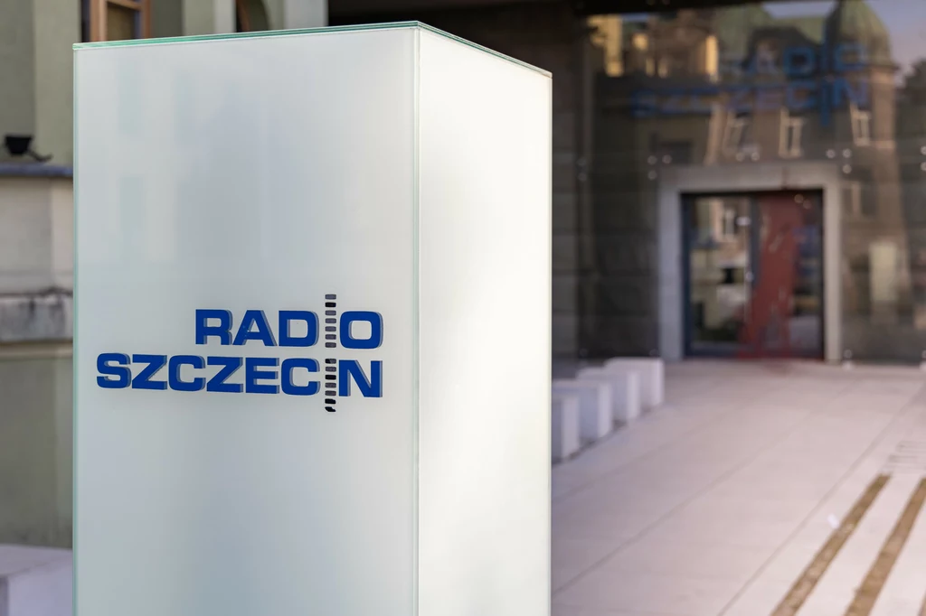 Siedziba Radia Szczecin oblana czerwoną farbą Siedziba Radia Szczecin oblana czerwoną farbą