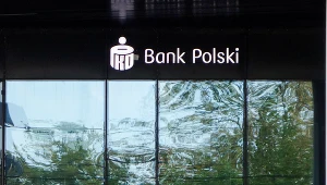 Zysk netto grupy PKO BP w czwartym kwartale 20212 roku wzrósł do 1732 mln zł z 1203 mln zł rok wcześniej