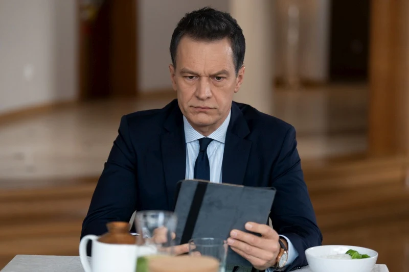 Falkowiczowi przyjdzie do głowy desperacka myśl, by zmienić swoim dzieciom osobowość