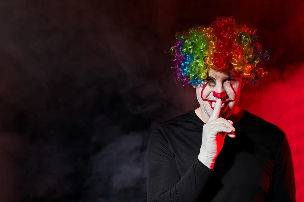 Według psychologów jednym z powodów strachu przed klaunami może być ich zwodniczy, przerysowany makijaż.