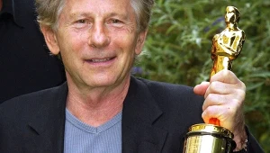 Roman Polański z Oscarem za reżyserię "Pianisty". Film można obejrzeć w serwisie Polsat Box Go.
