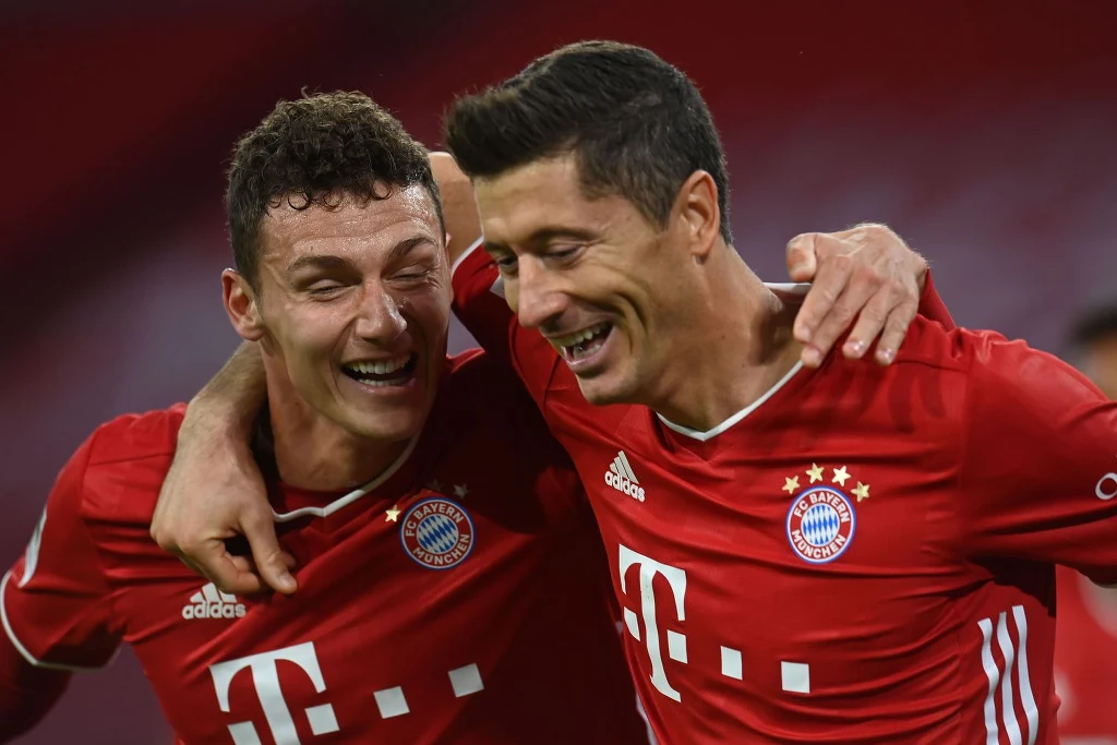 Benjamin Pavard z czasów wspólnej gry z Robertem Lewandowskim Benjamin Pavard z czasów wspólnej gry z Robertem Lewandowskim