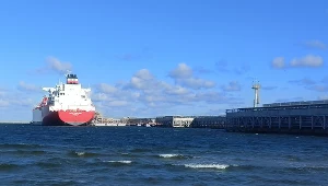Metanowiec "Lech Kaczyński" w terminalu LNG w Świnoujściu