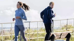 "The Crown": Trwają prace na planie 6. sezonu. Kręcą scenę z Williamem i Kate