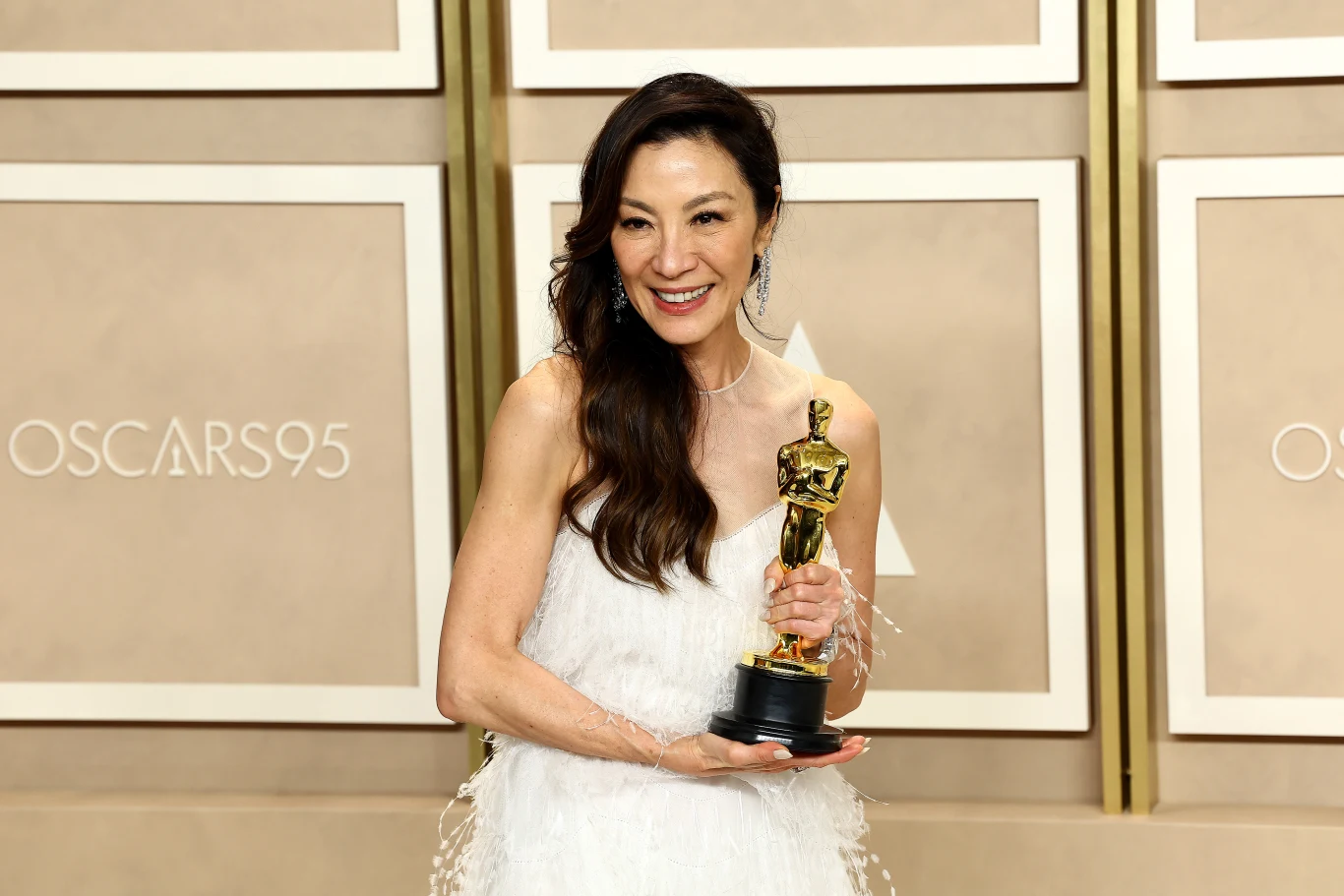 Michelle Yeoh dostała Oscara w kategorii najlepsza aktorka pierwszoplanowa za występ w filmie "Wszystko wszędzie naraz". Jest pierwszą azjatycką aktorką, która tego dokonała we wspomnianej kategorii.