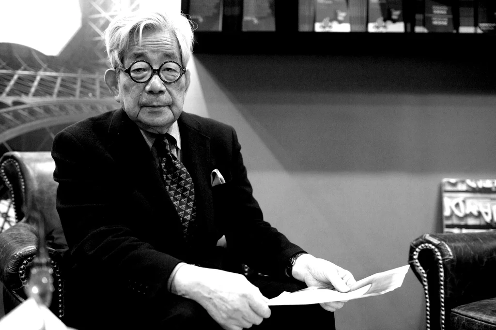 Nie żyje Kenzaburo Oe, japoński prozaik, aktywista pokojowy i antynuklearny, laureat literackiej Nagrody Nobla z 1994 roku Nie żyje Kenzaburo Oe, japoński prozaik, aktywista pokojowy i antynuklearny, laureat literackiej Nagrody Nobla z 1994 roku
