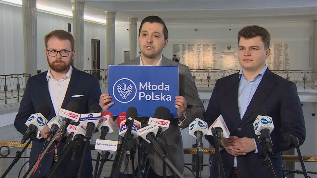 Jan Strzeżek podczas konferencji prasowej w Sejmie