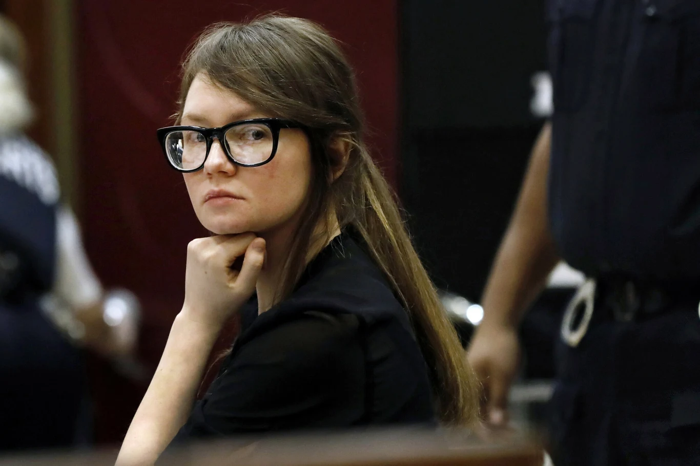 Anna Sorokin w czasie sądowej rozprawy. Anna Sorokin w czasie sądowej rozprawy.