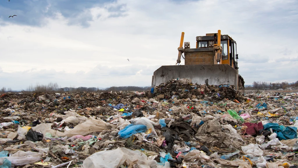 NIK po pięciu latach kontroli polskiego systemu gospodarki odpadami nie zostawia na nim suchej nitki. Nieprawidłowości wykryto wszędzie: w samorządach, firmach odpadowych, a także na szczeblu rządowym