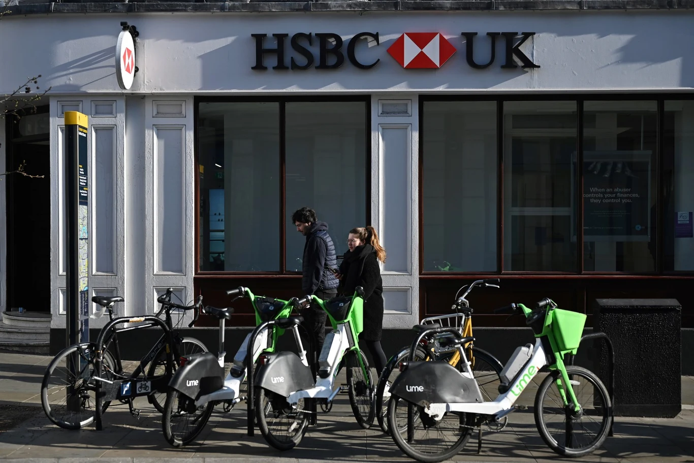 HSBC kupił brytyjską filię upadłego banku Silicon Valley Bank za 1 funta HSBC kupił brytyjską filię upadłego banku Silicon Valley Bank za 1 funta