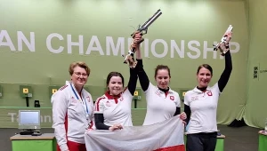 Polskie mistrzyni Europy w pistolecie pneumatycznym wraz z trenerką Jolaną Samulewicz