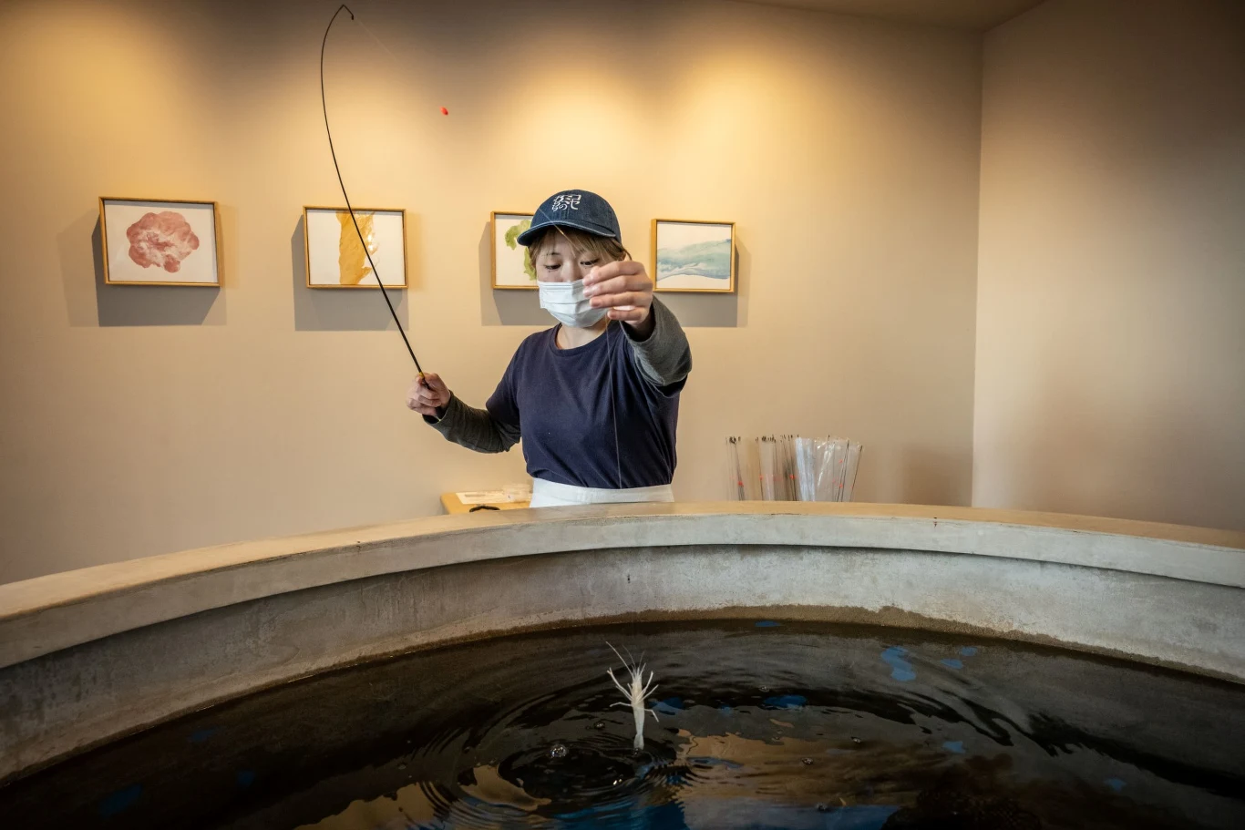 Krewetki rzeczne, gatunek z Azji Południowo-Wschodniej, potrzebują stale ciepłej wody dostarczanej przez elektrownię geotermalną w Tsuchiyu Onsen (zdj. ilustracyjne)