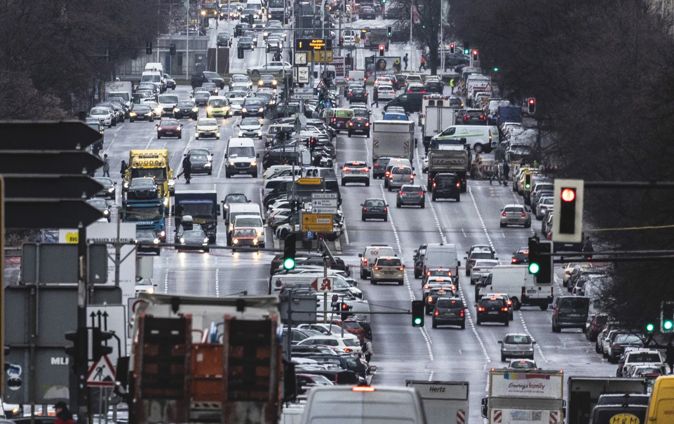 Wszystko wskazuje na to, że od 2035 roku jednak nie będzie zakazu rejestracji samochodów spalinowych Wszystko wskazuje na to, że od 2035 roku jednak nie będzie zakazu rejestracji samochodów spalinowych