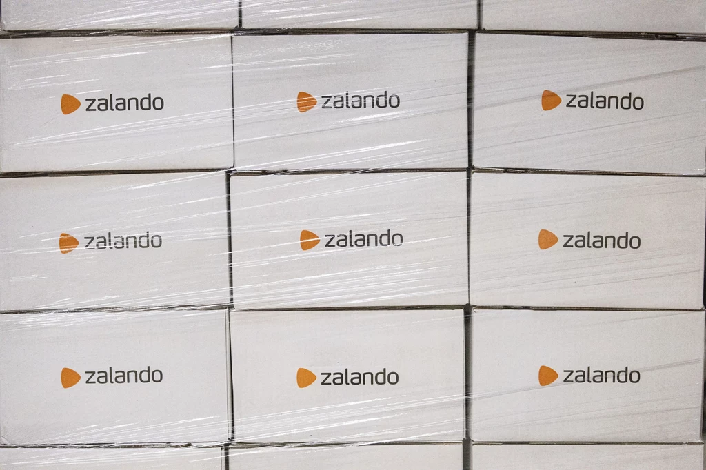 Tylko w 2021 r. na Zalando złożono aż 250 mln zamówień. Co niemiecki gigant robi ze zwróconą odzieżą? Tego nie udało się do końca ustalić