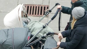 Opiekunka została potrącona podczas spaceru z dzieckiem. Zdj. ilustracyjne