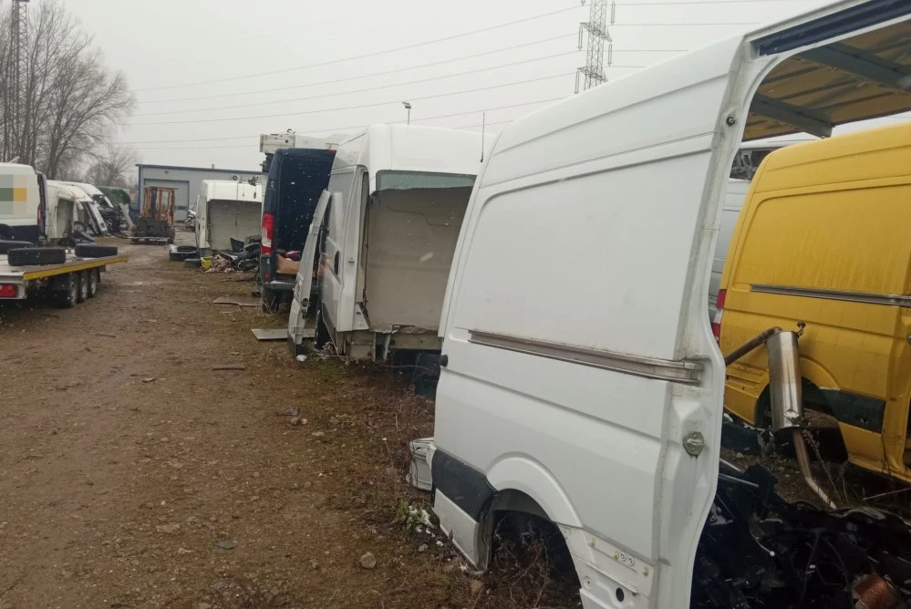 Dziupla samochodowa w warsztacie. Dziupla samochodowa w warsztacie.