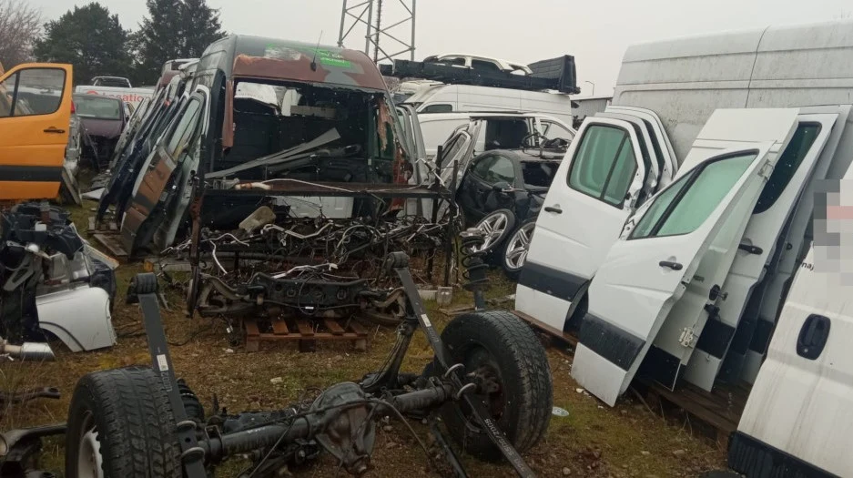 Dziupla samochodowa w warsztacie. Dziupla samochodowa w warsztacie.