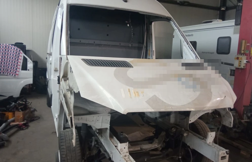 Dziupla samochodowa w warsztacie. Dziupla samochodowa w warsztacie.