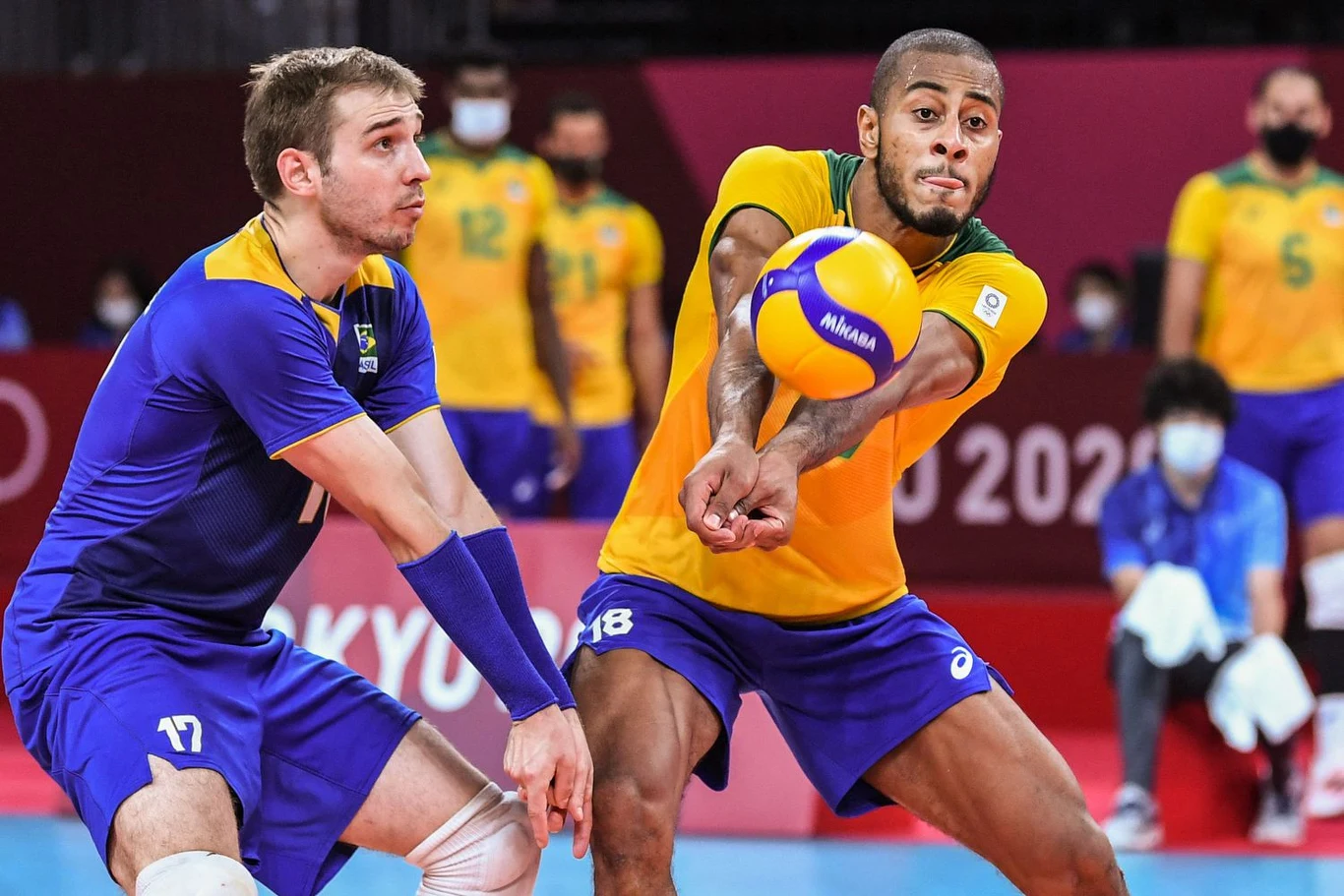 Thales Hoss (L) i Ricardo Souza (P) w barwach reprezentacji Brazylii