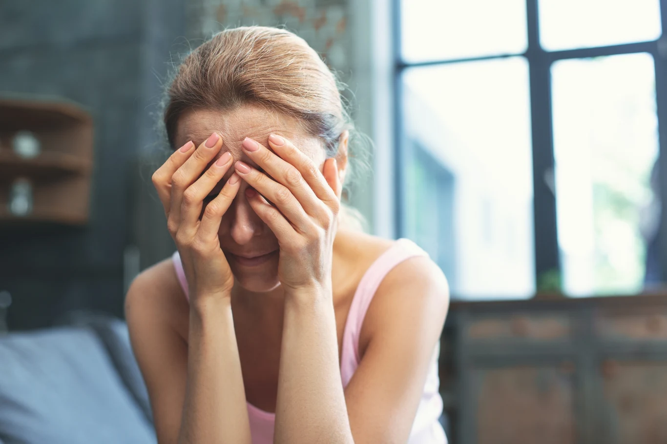 Niedobór żelaza to częsty problem. Powoduje m.in. zmęczenie, bóle głowy, wywołuje zmiany na skórze. Jak jeszcze może się objawiać? Niedobór żelaza to częsty problem. Powoduje m.in. zmęczenie, bóle głowy, wywołuje zmiany na skórze. Jak jeszcze może się objawiać?