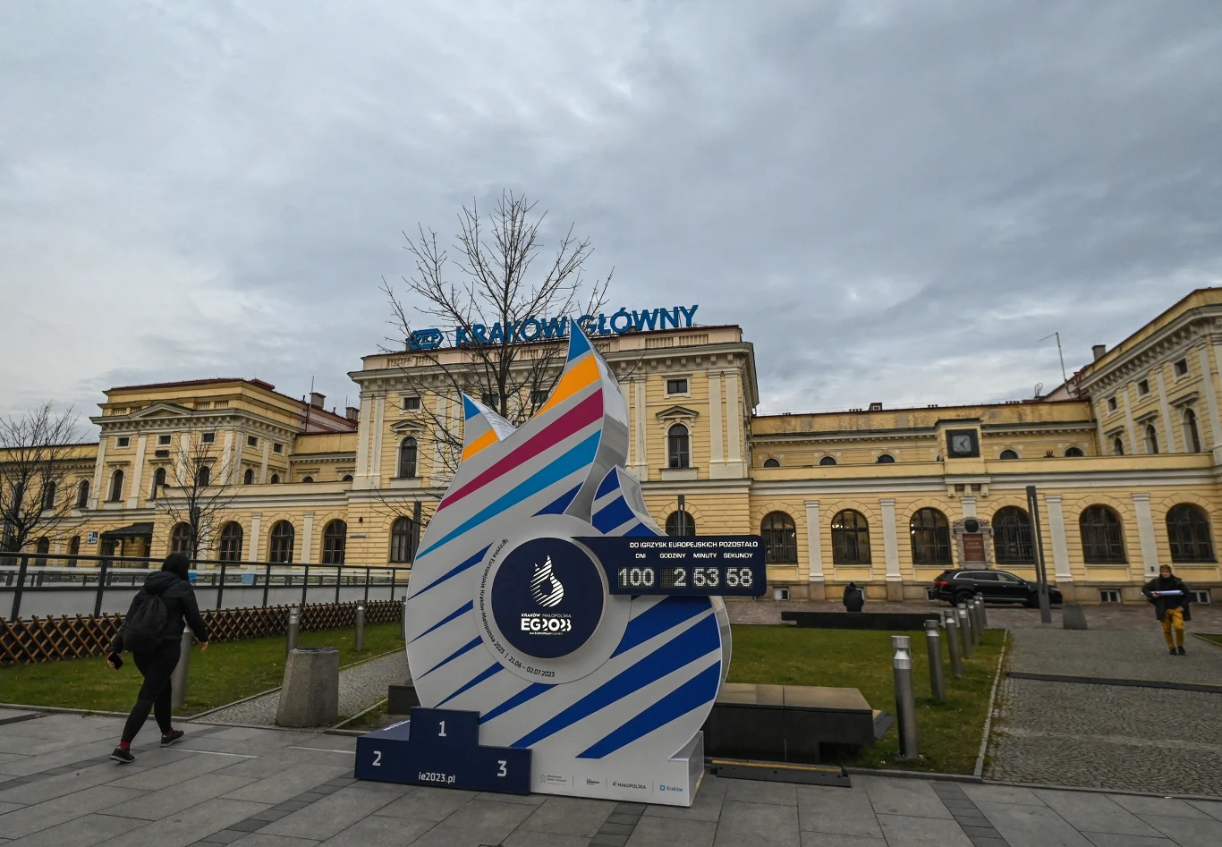 Zegar odliczający do rozpoczęcia igrzysk europejskich w Krakowie