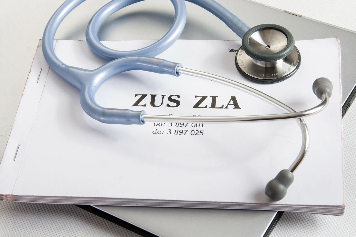 Osoby na zwolnieniu lekarskim są regularnie kontrolowane przez ZUS Osoby na zwolnieniu lekarskim są regularnie kontrolowane przez ZUS