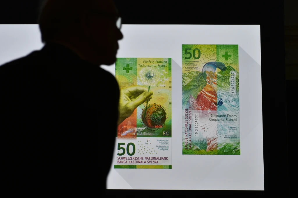 Szef KNF zasugerował, że banki nie mogą liczyć na ustawowe rozwiązanie problemów z kredytami frankowymi