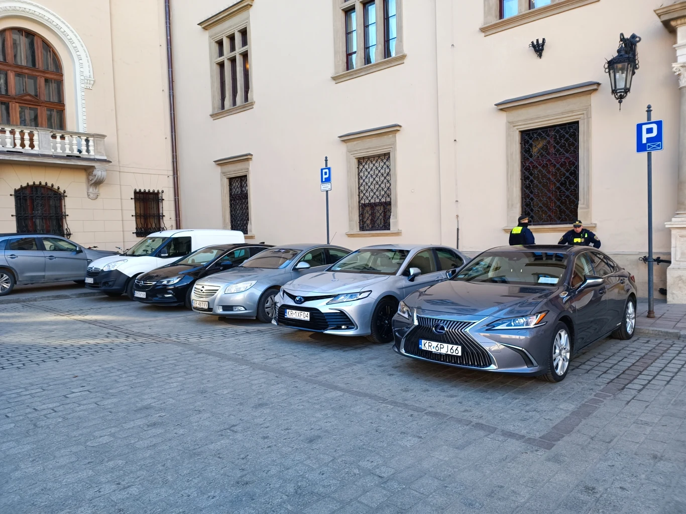 Z parkingu pod urzędem mogą skorzystać tylko wybrani urzędnicy