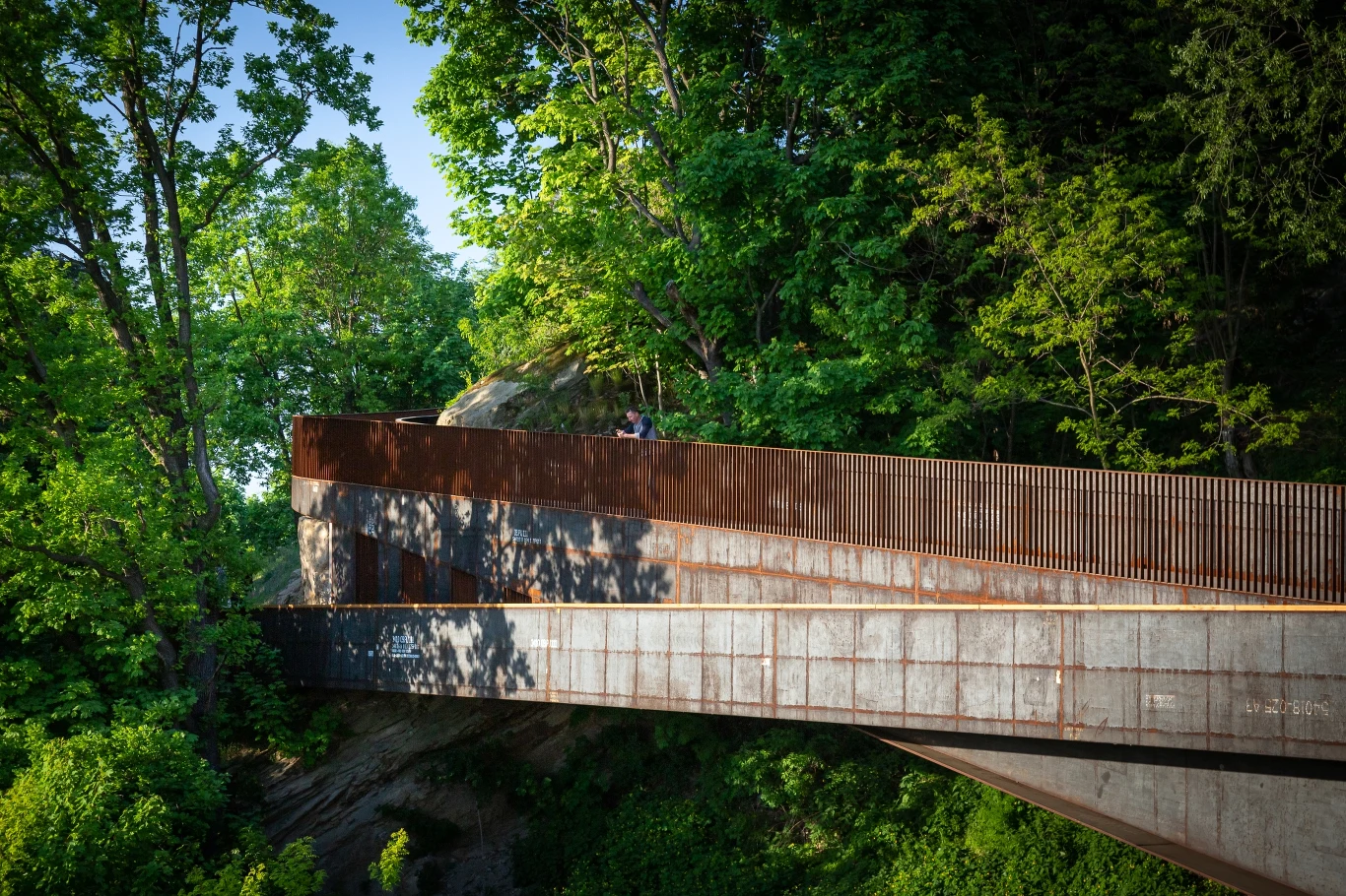 Kładka pieszo-rowerowa to innowacyjne rozwiązanie, które zostało docenione nagrodami i wyróżnieniami