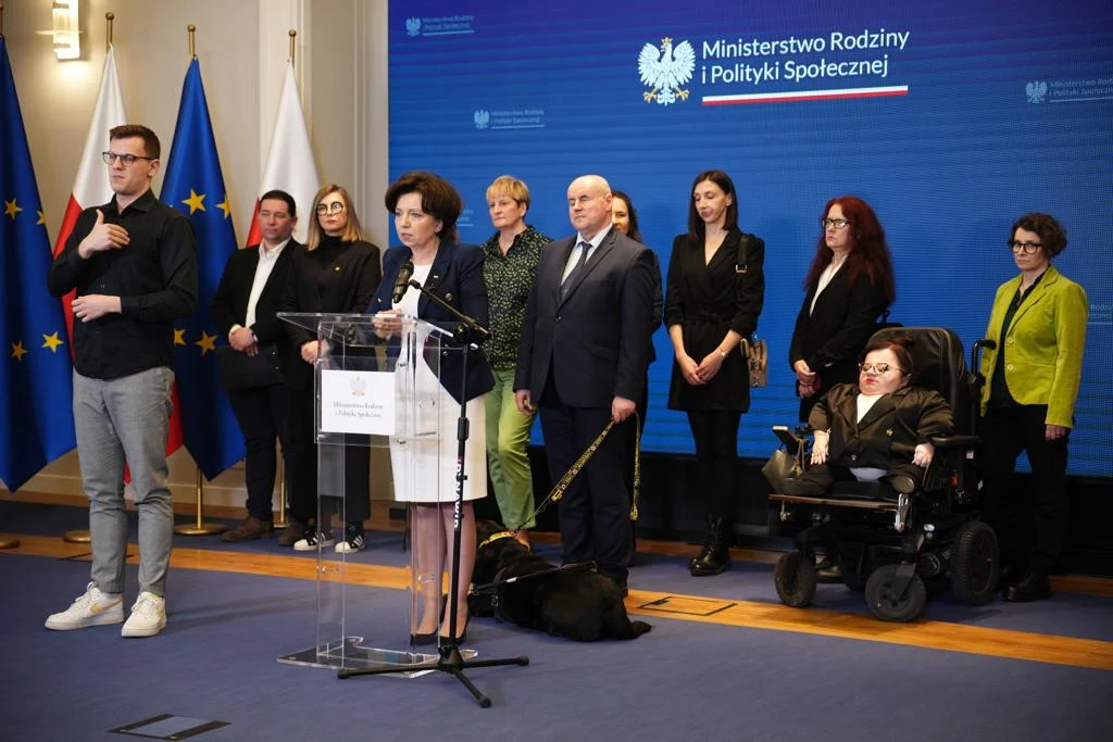 Konferencja po spotkaniu z przedstawicielami osób z niepełnosprawnością Konferencja po spotkaniu z przedstawicielami osób z niepełnosprawnością
