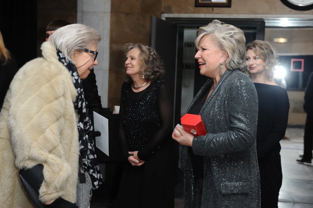 Krystyna Janda na premierze sztuki "Oko na parlament". Krystyna Janda na premierze sztuki "Oko na parlament".