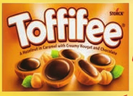 Toffifee Orzech laskowy w karmelu kremie orzechowym i czekoladzie 125 g (15 sztuk)