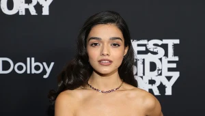 Rachel Zegler na premierze filmu "West Side Story" (2021)