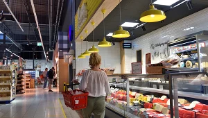 Liczba sklepów w Polsce wyraźnie się kurczy. "Mniejsi są niemal bez szans"