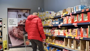 Kradzieże w sklepach przybierają na sile. Zabezpieczenia będą nawet na mleku