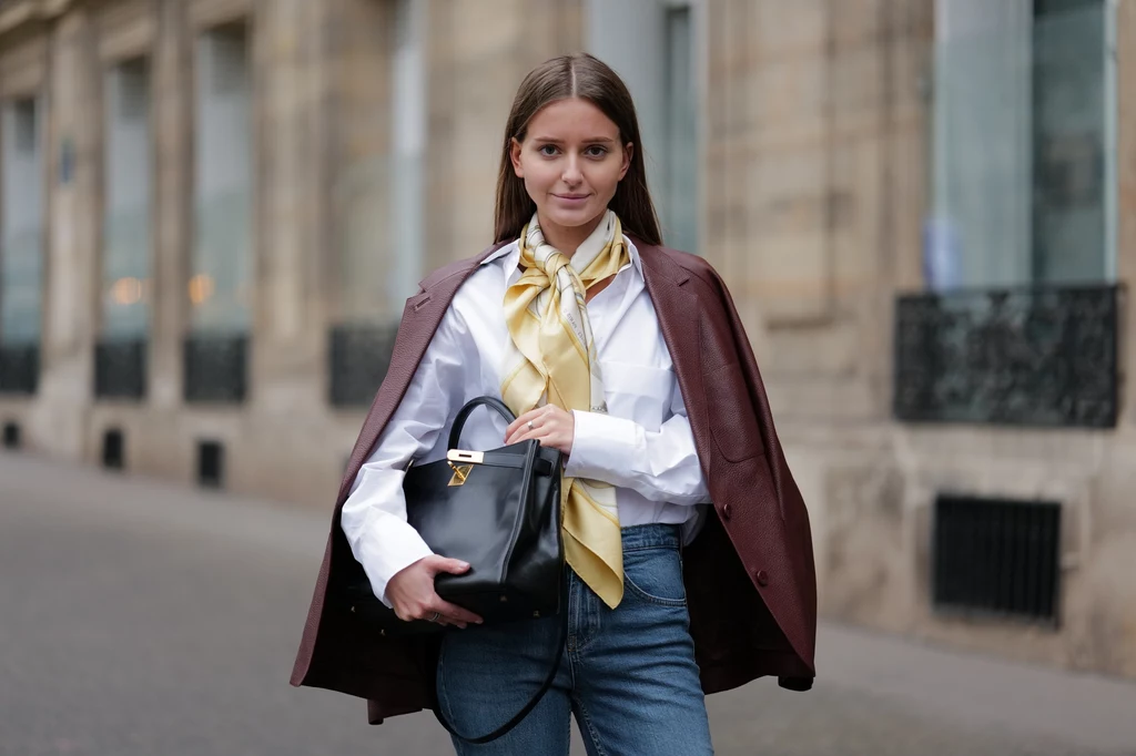 Delikatna apaszka wprowadza nutę elegancji i łagodności