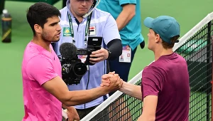 Carlos Alcaraz (z lewej) i Jannik Sinner