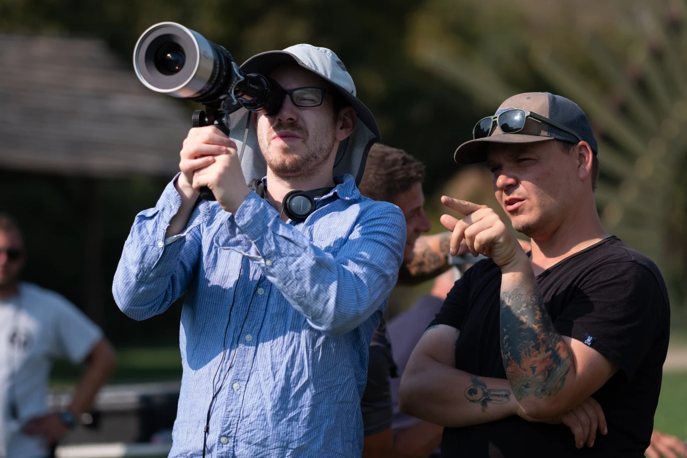 Ari Aster (z lewej) i Paweł Pogorzelski (z prawej) na planie „Midsommar. W biały dzień" Ari Aster (z lewej) i Paweł Pogorzelski (z prawej) na planie „Midsommar. W biały dzień"