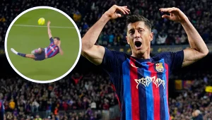 Robert Lewandowski podczas meczu FC Barcelona - Real Madryt. Barca wygrała El Clasico